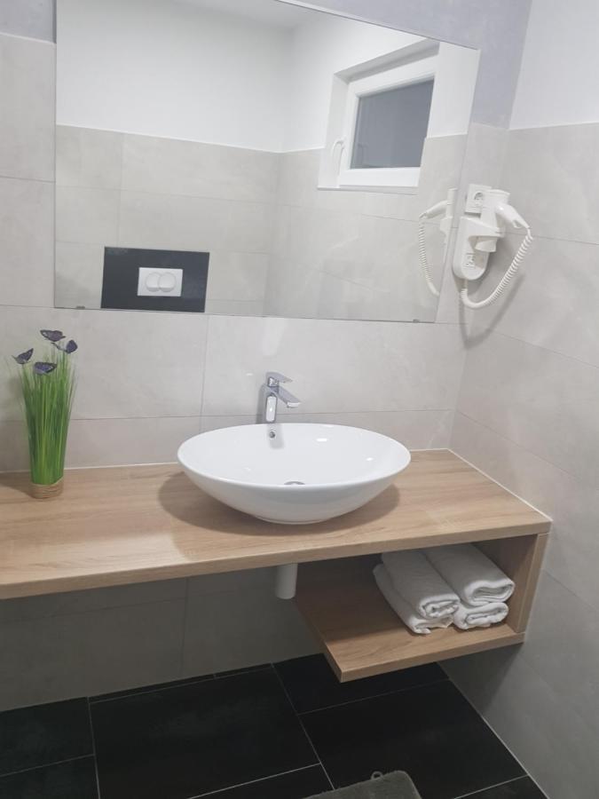 Rooms Vanteo Korenica Exterior foto